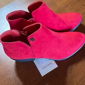 Daisy Fuentes red suede booties